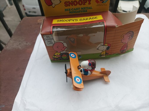 Snoopy garage aereo diecast - aereo,