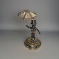 FIGURINE HOMME AU PARAPLUIE