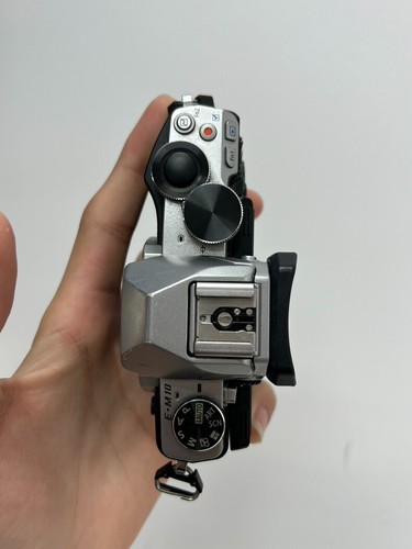 Used olympus e m10 - used, e-m10