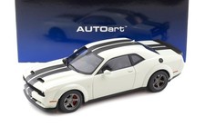AUTOart Dodge Challenger SRT