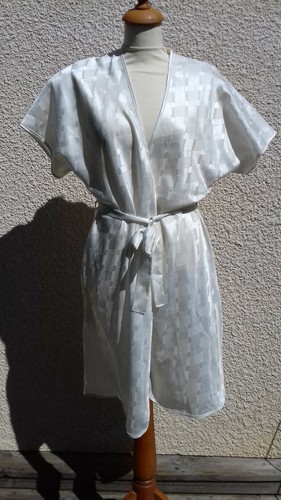 Peignoir satin manches courtes