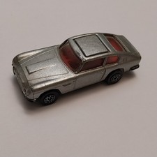 Aston Martin DB6 voiture James