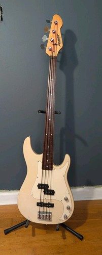 1994 peavey forum fretless - peavey,