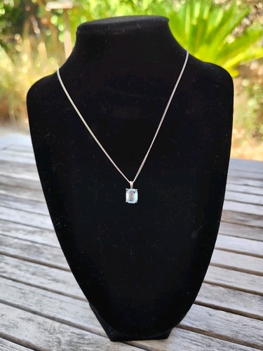 Présentoir collier buste - collier,