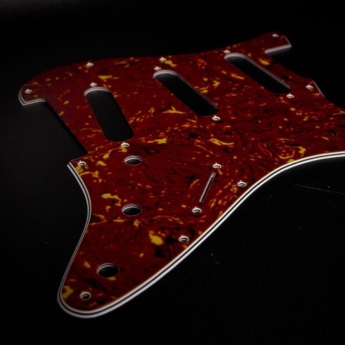 Pickguard fender strat 4 - pickguard, •