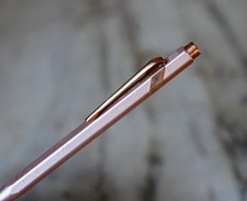 TRES BEAU STYLO BILLE CARAN