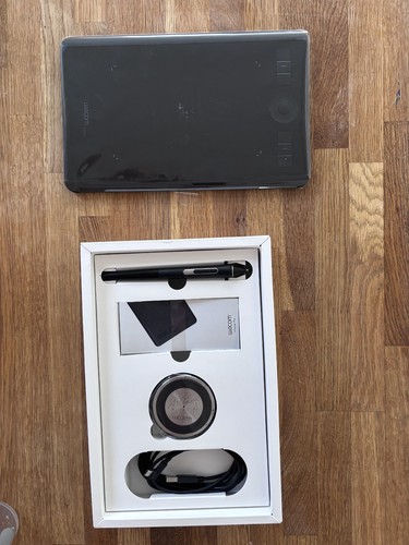 Wacom intuos pro small - wacom,