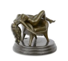 Sculpture en bronze femme sur