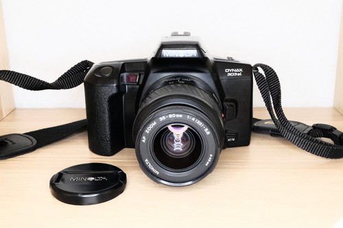 Minolta dynax 303 with zoom - si,