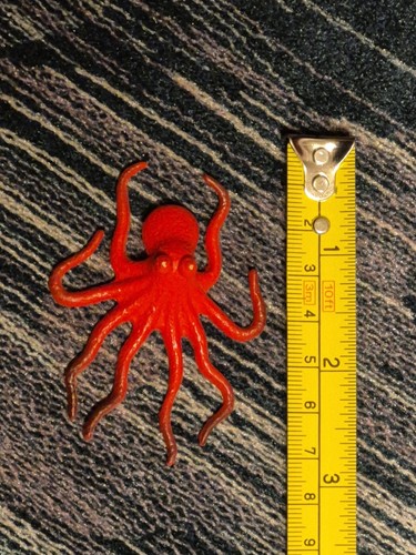 Safari octopus figure - red, sea