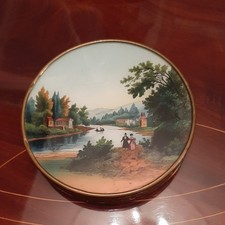 Boîte fixé sous verre /