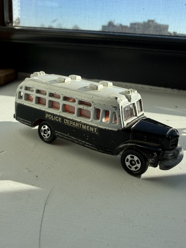 Tomica isuzu bonnet police - tomica,