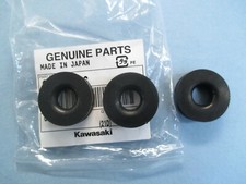 PACK OF 3 GENUINE KAWASAKI SIDE PANEL GROMMET Z GPZ KH LTD COMMON PART 92071-056