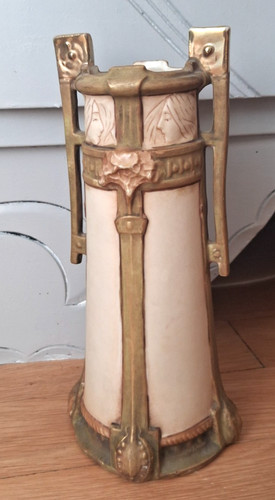 Beau vase aux visages - , royal