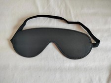 Bandeau yeux simili cuir noir