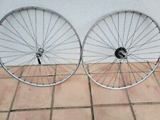 paire d'ancienne roue de vélo