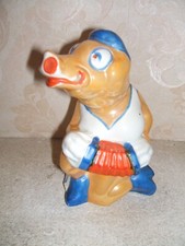 Tirelire a casser en barbotine d'Onnaing le cochon accordéoniste