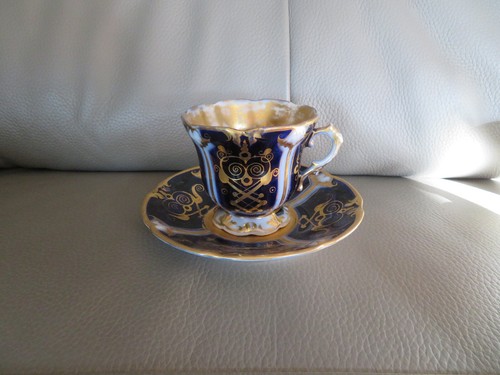 Ancienne tasse sous - ancienne,