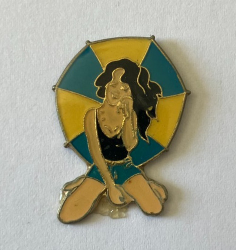 Pin up brune sexy - -, pin's