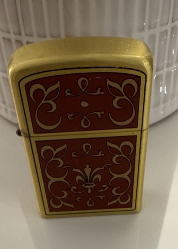 Briquet tempête orné un - orné, d'un