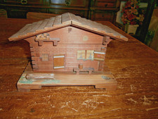 petit chalet en bois, boite à