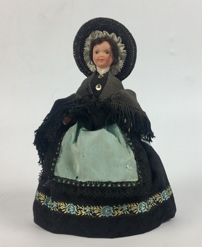 Ancienne poupee souvenir - souvenir, le