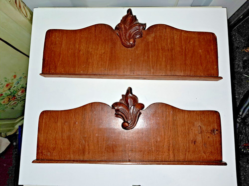 Paire anciens frontons bois - paire, en
