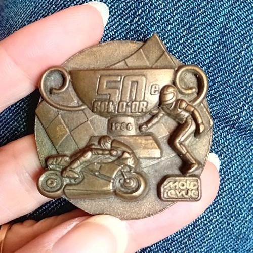 Moto revue pin - métal, 50e
