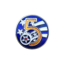 Broche en métal émaillé 5e