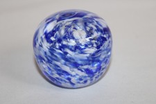 Sulfide, Murano glass paper press ball, speckled white blue, h. 5.5 cm