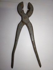 Ancienne pince de plombier