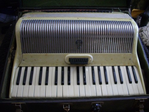 Vintage scandalli accordion - vintage,