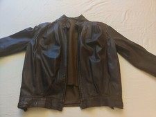 A vendre Blouson en cuir bordeaux femme , taille 38/40 