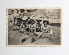 Enfants construction sable