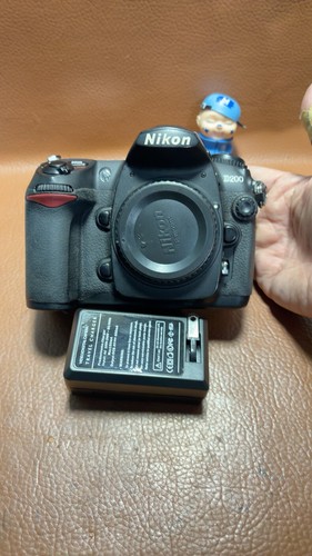 Nikon d200 dslr camera body - dslr,