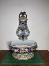 Fontaine murale en faïence /