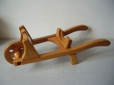 Brouette présentoir porte bouteille en bois de 50 cm x 21,5 cm x 11 cm