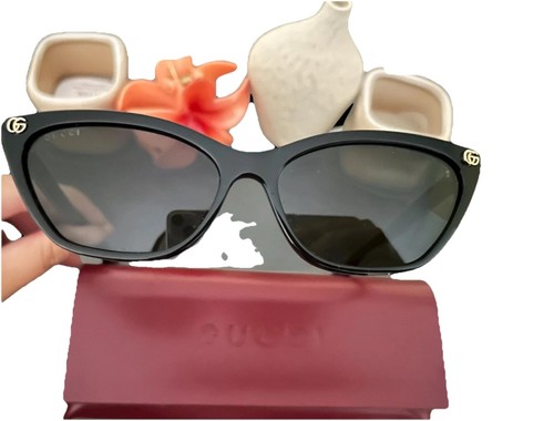 Paire lunettes soleil - de, de
