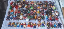 Lot de 75 personnages / figurines Playmobil + accessoires et animaux