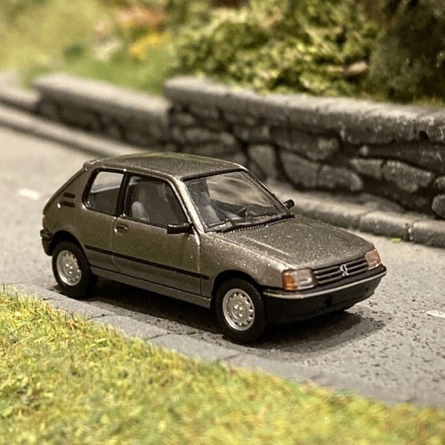 Peugeot 205 gris - 205, xr