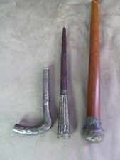 TROIS POMMEAUX D'OMBRELLES ET PARAPLUIE. Anciens.