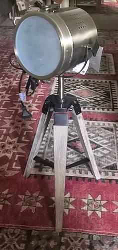 Lampadaire style projecteur