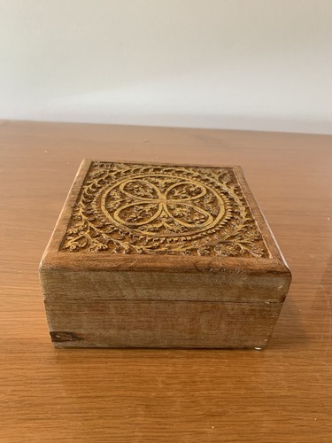 Boîte bois sculpté ancien - en,