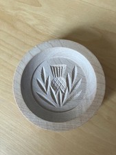 Moule ancien à biscuit en bois avec un motif de chardon