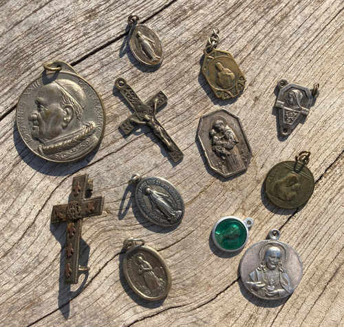 Lot médailles et croix - de,