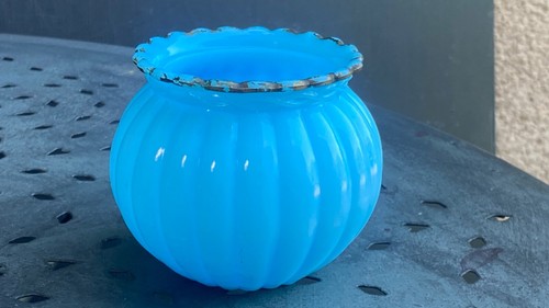 Petit vase boule opaline - vase,