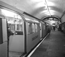Railway Photo - Northbound platform at Tooting Bec underground station  c1983