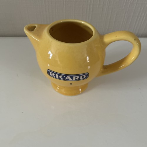 Joli pichet jaune - joli,