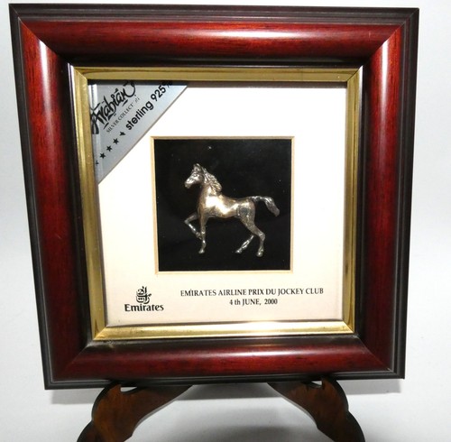 Cheval argent massif dans - en,