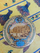 boîte métallique ancienne